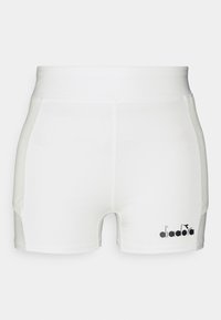 Shorts de sport blancs au design ajusté, fabriqués en tissu lisse, avec un détail de logo noir sur le côté inférieur gauche.
