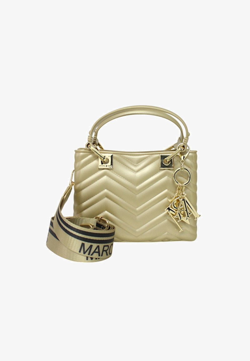 Borsa in similpelle dorata con motivo a zigzag trapuntato, dotata di manico superiore, tracolla staccabile e charm con logo metallico.