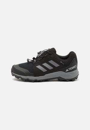 TERREX GORE-TEX® HIKING - Vaelluskengät - core black/grey three