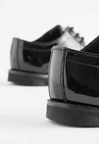 Next BROGUES - Derbies - black patent