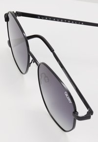 QUAY AUSTRALIA BIG TIME UNISEX - Sluneční brýle - black/smoke