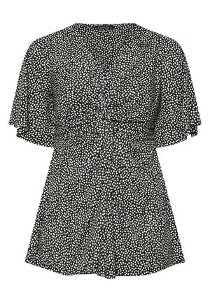 Schwarzes Oberteil mit weißen Punkten, ausgestattet mit kurzen, flatternden Ärmeln und einem taillierten Bund. Hergestellt aus leichtem Stoff mit glatter Textur.