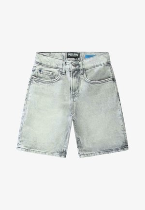 Lichtgrijze denim shorts met een vervaagde was, vijf zakken, een knoopsluiting aan de voorkant en riemlussen. Gestikte details langs de randen.