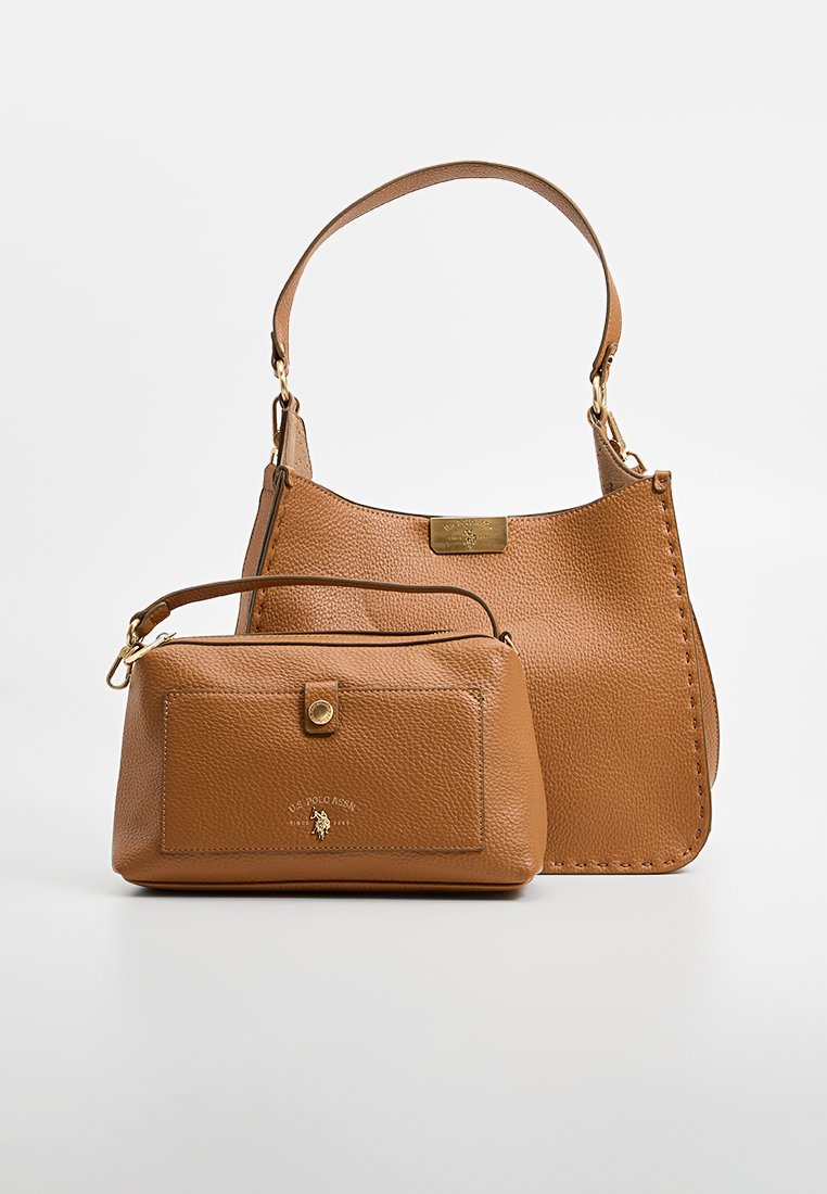 Helle Lederhandtasche mit strukturierter Oberfläche, ausgestattet mit einem stabilen Griff und goldfarbener Hardware. Enthält eine kleinere passende Tasche mit Druckverschluss.