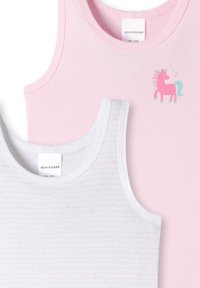 Deux débardeurs en coton : l'un rose clair avec un motif de licorne, l'autre blanc avec des rayures roses subtiles et des pois.