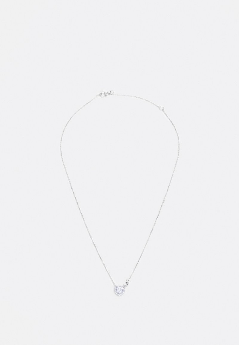 Colier din argint cu pandantiv în formă de lacrimă decorat cu pietricele strălucitoare, detaliat cu un mic accent în formă de frunză.