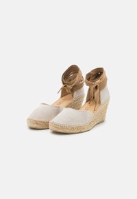 Selected Femme SLFMIA WEDGE  - Sapatos de salto alto com atacadores - sand