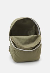 Converse SPEED LARGE LOGO BACKPACK UNISEX - Zaino - mossy sloth