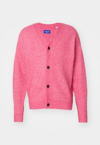 Różowy kardigan z mieszanki wełny z dekoltem w serek, długimi rękawami i pięcioma czarnymi guzikami z przodu. Prążkowane wykończenie na mankietach i u dołu. Teksturowane wykończenie.