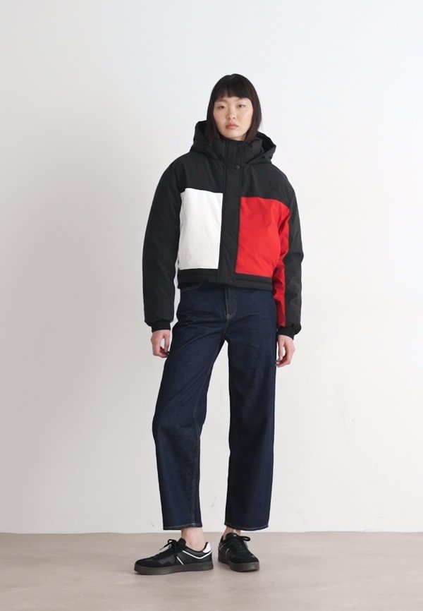 CROP FLAG PUFFER - Winter jacket3
