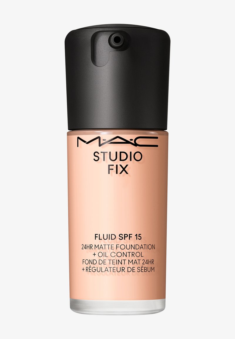 Flacon de fond de teint liquide MAC Studio Fix avec pompe noire, SPF 15, finition mate 24 heures et contrôle de l'huile.