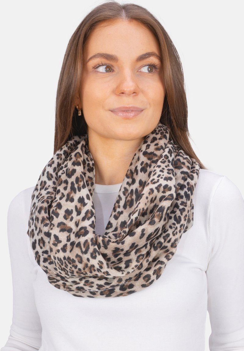 Écharpe en imprimé léopard fabriquée en tissu doux, arborant un design infini avec des nuances de beige, marron et noir. Légère et texturée.