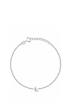 Silbernes Kettenarmband mit einem kleinen, kristallbesetzten Buchstaben "L" als Anhänger und einem Federringverschluss mit verstellbaren Gliedern.