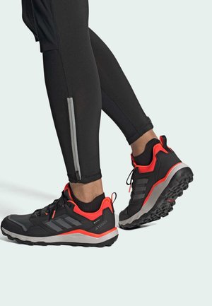 Adidas Terrex TRACEROCKER 2 GORE-TEX TRAIL RUNNING SHOES - Zapatillas de trail running - core black   grey five   grey six