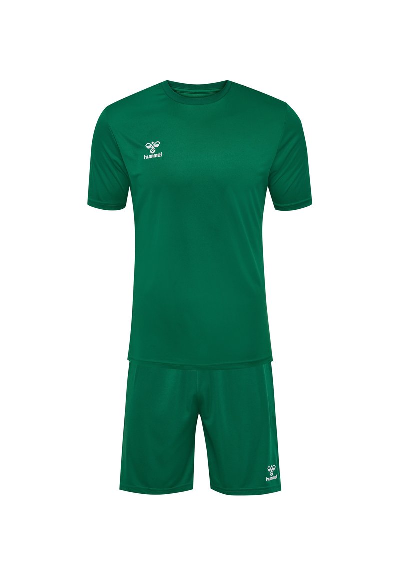 Grön idrottsuniform bestående av en kortärmad tröja och matchande shorts, tillverkad av slätt tyg med en logotyp på tröjan.
