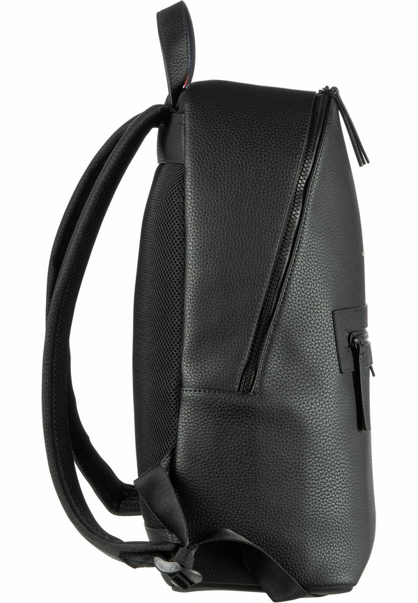 ESSENTIAL  - Rucksack2