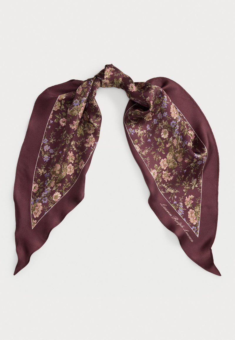 Burgundi selyem sál virágmintával, amely rózsaszín és lila virágokat tartalmaz, háromszögletű forma, és kontrasztos szegéllyel.