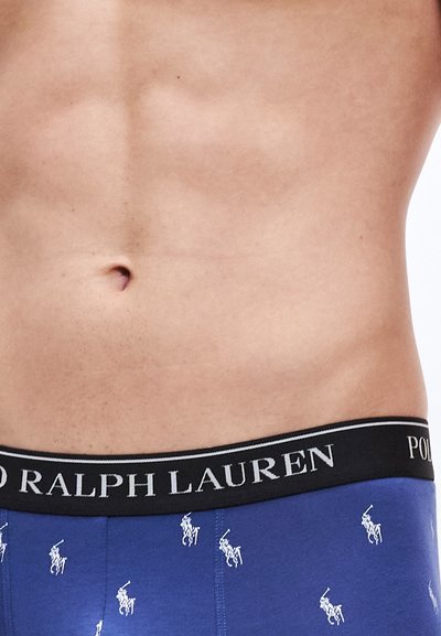 Kék boxermelltartó fekete derékszíjjal, amelyen a "POLO RALPH LAUREN" felirat szerepel. A szöveten apró, fehér lovas logóminták találhatók.