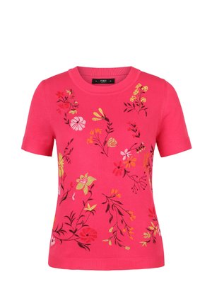 Svijetloružičasti kratki pleteni top s okruglim izrezom, ukrašen višebojnim izvezenim cvjetnim motivima razbacanim po prednjoj strani.