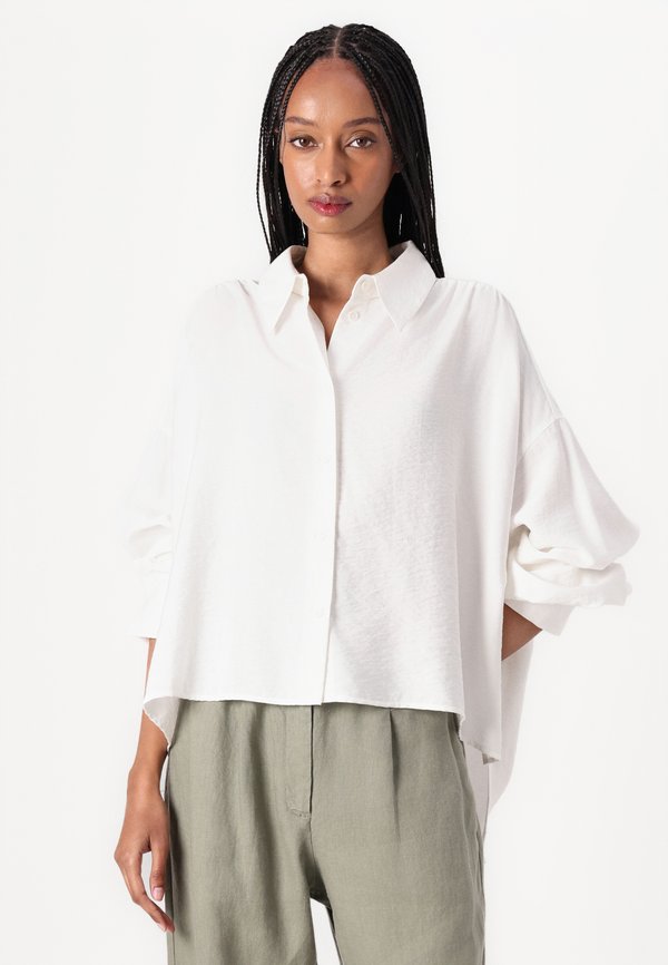 FLANNA - Button-down blouse3