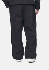 Dropsize RELAXED FIT JOGGER - Verryttelyhousut - black