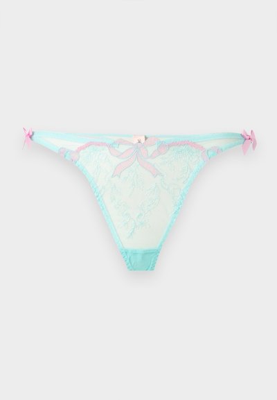 Σιέλ δαντελωτό στρινγκ με ροζ φιόγκους στα πλάγια και ροζ φιόγκο στη μέση μπροστά στη ζώνη.