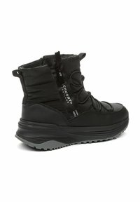 Zwarte geïsoleerde enkellaarsjes met een gevoerde bovenkant, veters en een geprofileerde rubberen zool. Kenmerkt zich door een gladde, leerachtige afwerking.