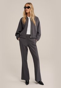 WE Fashion Bomber stiliaus striukė - grey