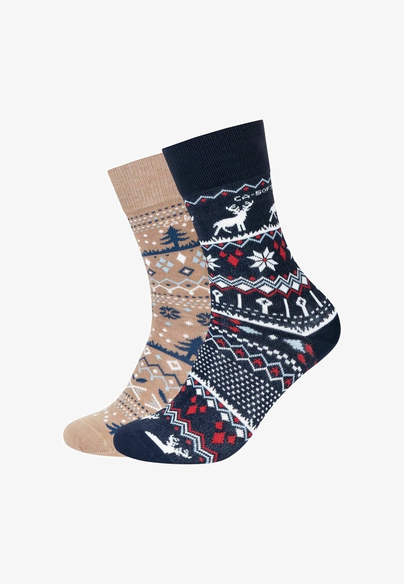 Calzini lavorati a maglia in beige e blu navy. Il lato beige presenta motivi di alberi e fiocchi di neve; il lato blu navy mostra renne e disegni geometrici.