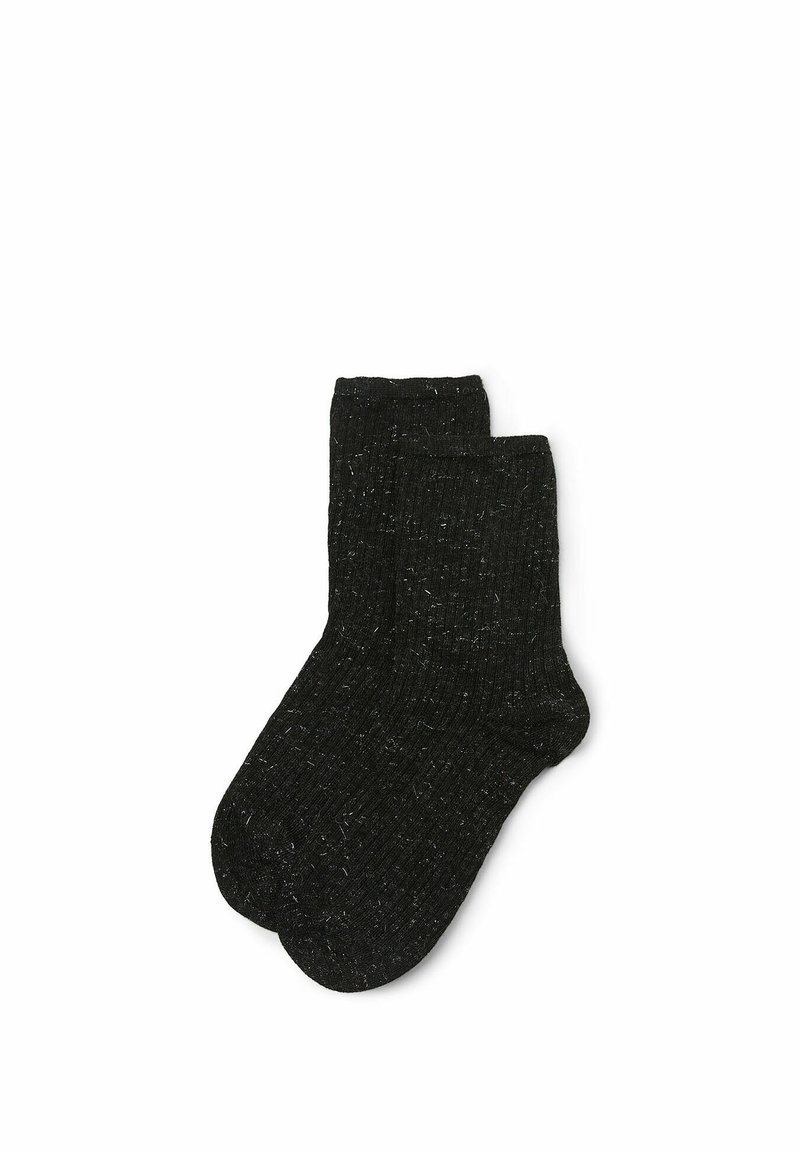 Černé ponožky s texturovaným ribkovaným designem, vyrobené z měkkého a pružného materiálu. Mají lehký tkaný vzhled s jemnými tečkami.