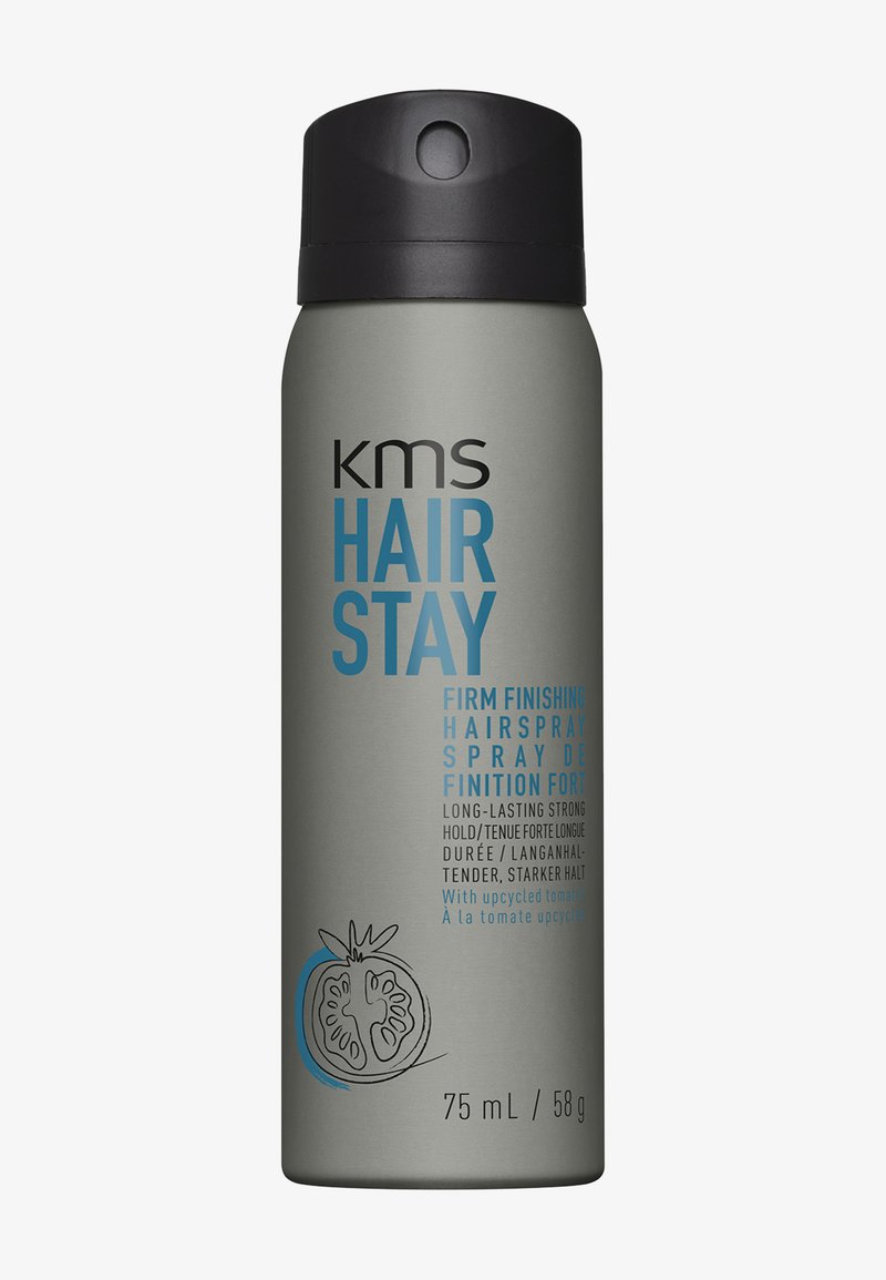 KMS Hair Stay stevige afwerkhaarlak in een grijze spraybus van 75 ml met zwarte dop, voorzien van een tomaatgrafiek en blauwe en zwarte tekst.