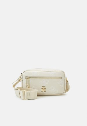 Tommy Hilfiger, ICONIC TOMMY CAMERA BAG MONO - Umhängetasche - sugarcane