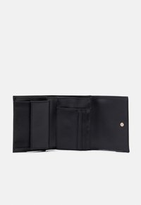 Calvin Klein - RELOCK TRIFOLD  - Peněženka - black Miniatura obrázku 1