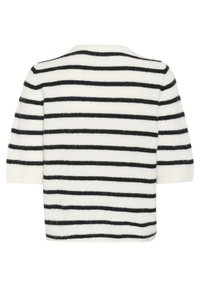 Pull rayé en tissu doux et duveteux. Il présente des rayures horizontales noires et blanches, un col rond et des manches courtes.