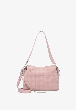 Bolso de piel trenzada en color rosa con una correa para el hombro y una correa cruzada desmontable. Presenta una textura suave y un brillo sutil.