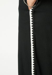 Next TIE WAIST WIDE LEG TALL - Auduma bikses - black crochet