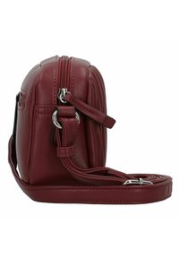 Kompakte burgunderfarbene Ledertasche mit Reißverschluss, verstellbarem Schultergurt und gestepptem Design. Verfügt über Hardware in Silberoptik und eine Seitentasche.