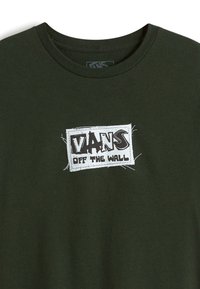 Mörkgrön bomullströja med rund halsringning, som har en vit grafisk applikation med texten "VANS OFF THE WALL" iögonfallande.