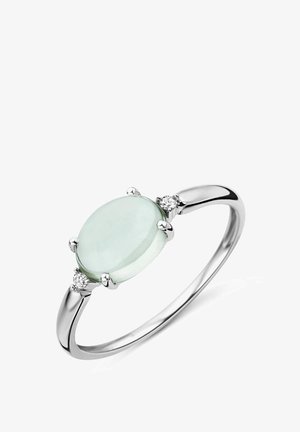 Hõbeehkäed, mille keskel on ovaalne helesinine kivi, mida kaunistavad kaks väikest ümarat klaarkivi, poleeritud siledaks ning läikiva viimistlusega.