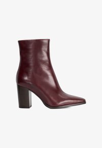 Unselected, burgundy