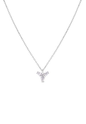 Sølvkæde med vedhæng i form af en lille, sølvengel pyntet med klare, funklende ædelstene.