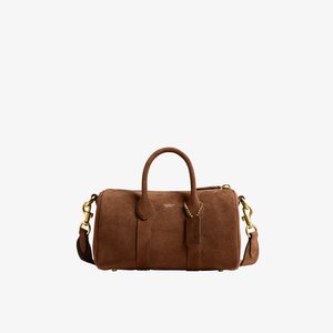 Borsa a mano Coach in camoscio marrone con doppi manici, tracolla removibile e finiture dorate su sfondo bianco.