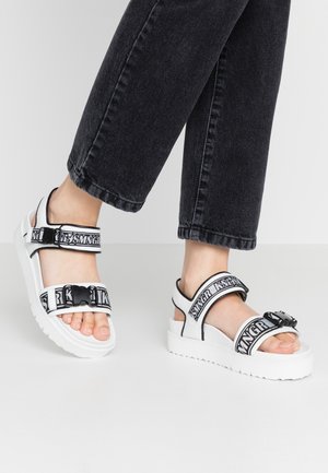 Sandalen met plateauzool - white