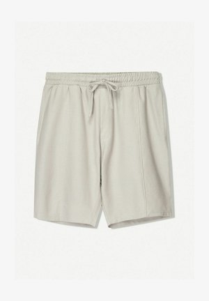 Lys grå stofshorts med elastisk talje og snoretræk, der har en tekstureret overflade og sidesømme for struktur.