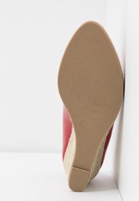 Marco Tozzi Escarpins compensés - red