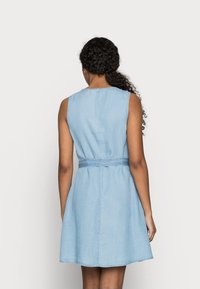 Vero Moda Petite Jeansklänning - light blue