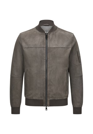 Herren braune Wildleder-Bomberjacke mit geripptem Kragen, Bündchen und Saum, Frontreißverschluss, zwei Seitentaschen und einer Reißverschlusstasche am Ärmel.
