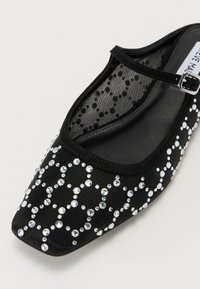Thumbnail Image 6