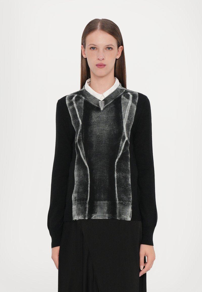 MM6 Maison Margiela - V NECK - Pullover - black, Agrandir