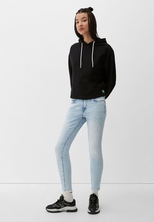 QS MIT HELLER WASCHUNG - Jeans Skinny Fit - himmelblau